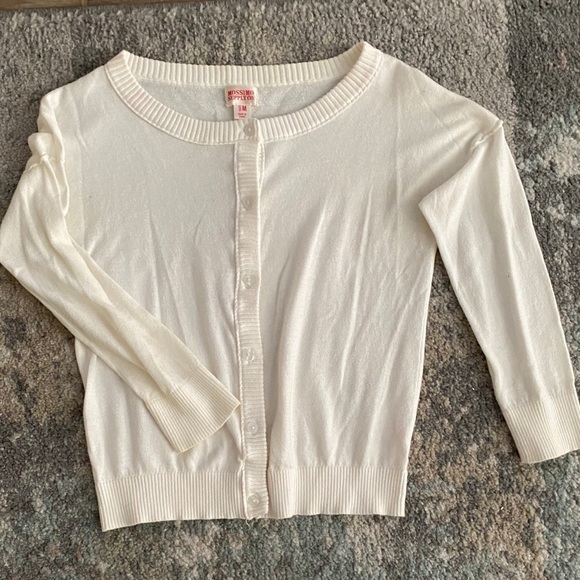 Mossimo Supply Co. Sweaters - Nice soft stretchy off white 1/4 sleeve cardigan Mossimo Supply Co. Sweaters - Nice soft stretchy off white 1/4 sleeve cardigan